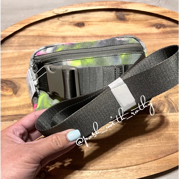 🍋Lululemon Everywhere Belt Bag, NWT - Picture 4 of 11